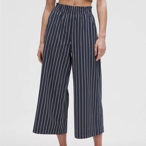 Lululemon Stretch Woven Ruffle-Waist Wide-Leg Cropped Pant